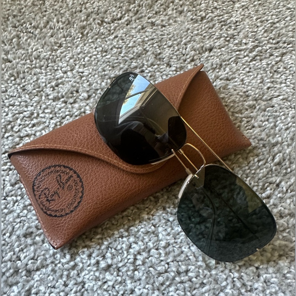 Ray-Ban Men’s Gold Frame Sunglasses with Brown Case and Dark Green Lenses